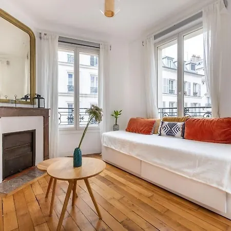 Cosy With 270 Degrees View On Streets Apartamento