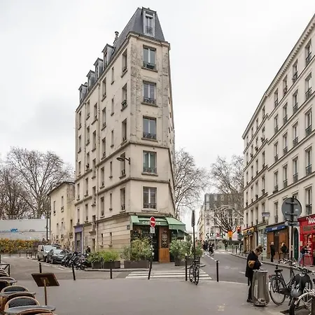 Cosy With 270 Degrees View On Streets Apartamento