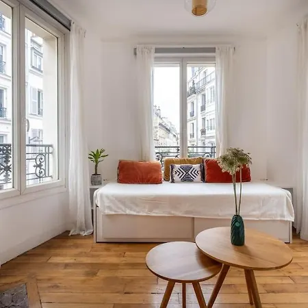 Cosy With 270 Degrees View On Streets דירה