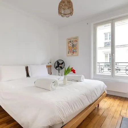 Apartment Cosy With 270 Degrees View On Streets *