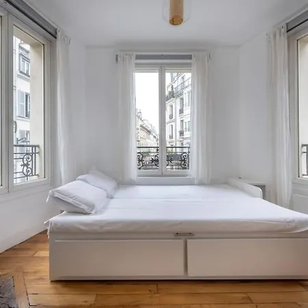 דירה Cosy With 270 Degrees View On Streets *